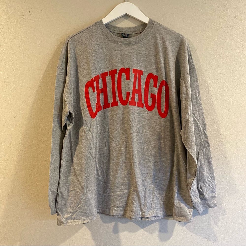 Chicago Long Sleeve Graphic Tee Size Medium Gray & Red Collegiate